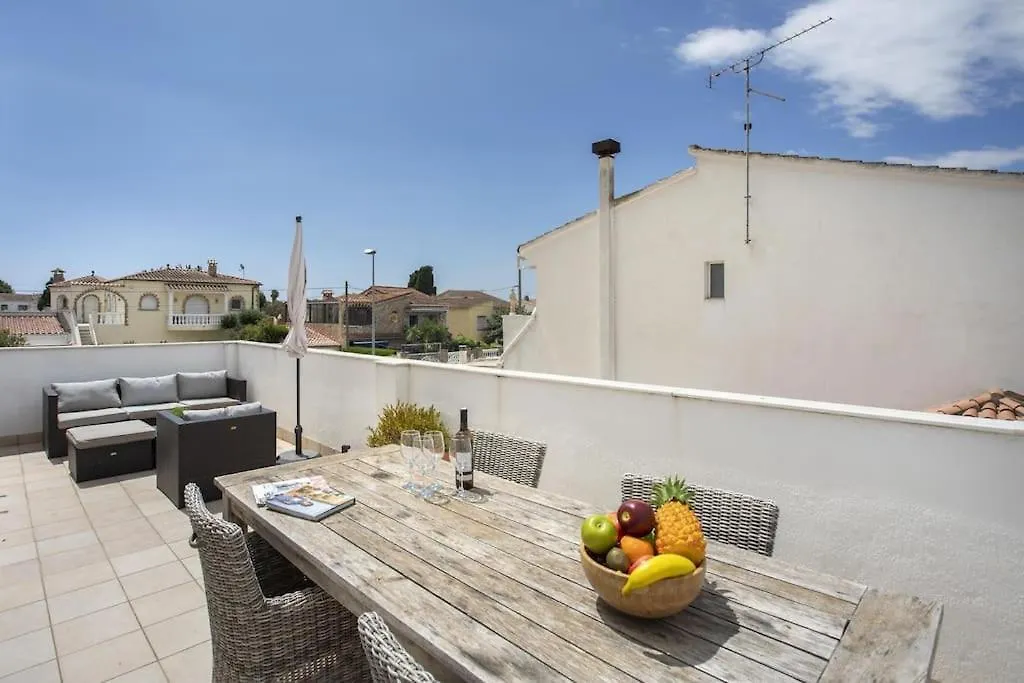 1001 Apartamento Para 4 Personas By Homeselectspain Empuriabrava Spain