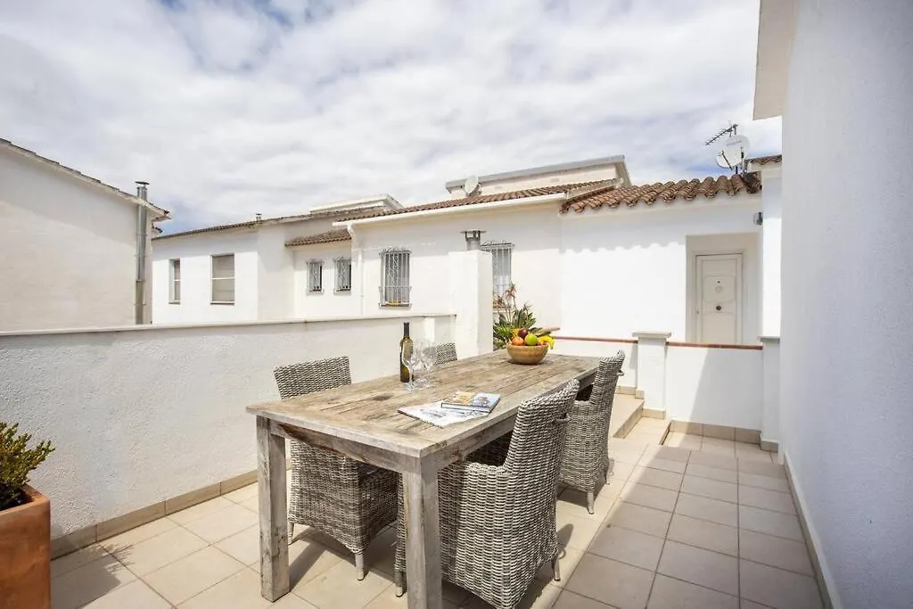 Apartment 1001 Apartamento Para 4 Personas By Homeselectspain Empuriabrava