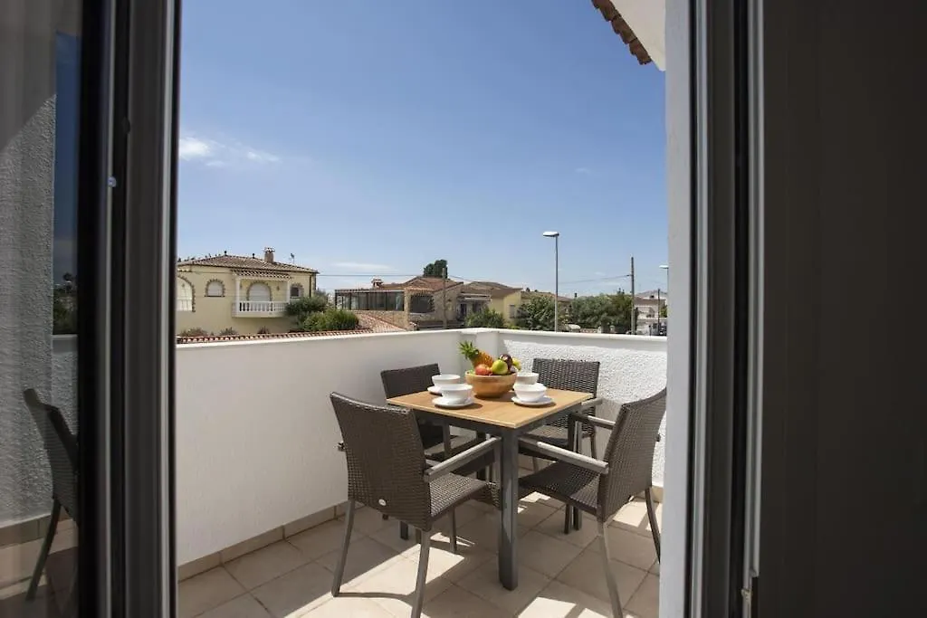 1001 Apartamento Para 4 Personas By Homeselectspain Empuriabrava Spain